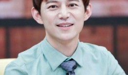 何炅爆料黄轩出道视频,一段难忘的出道视频